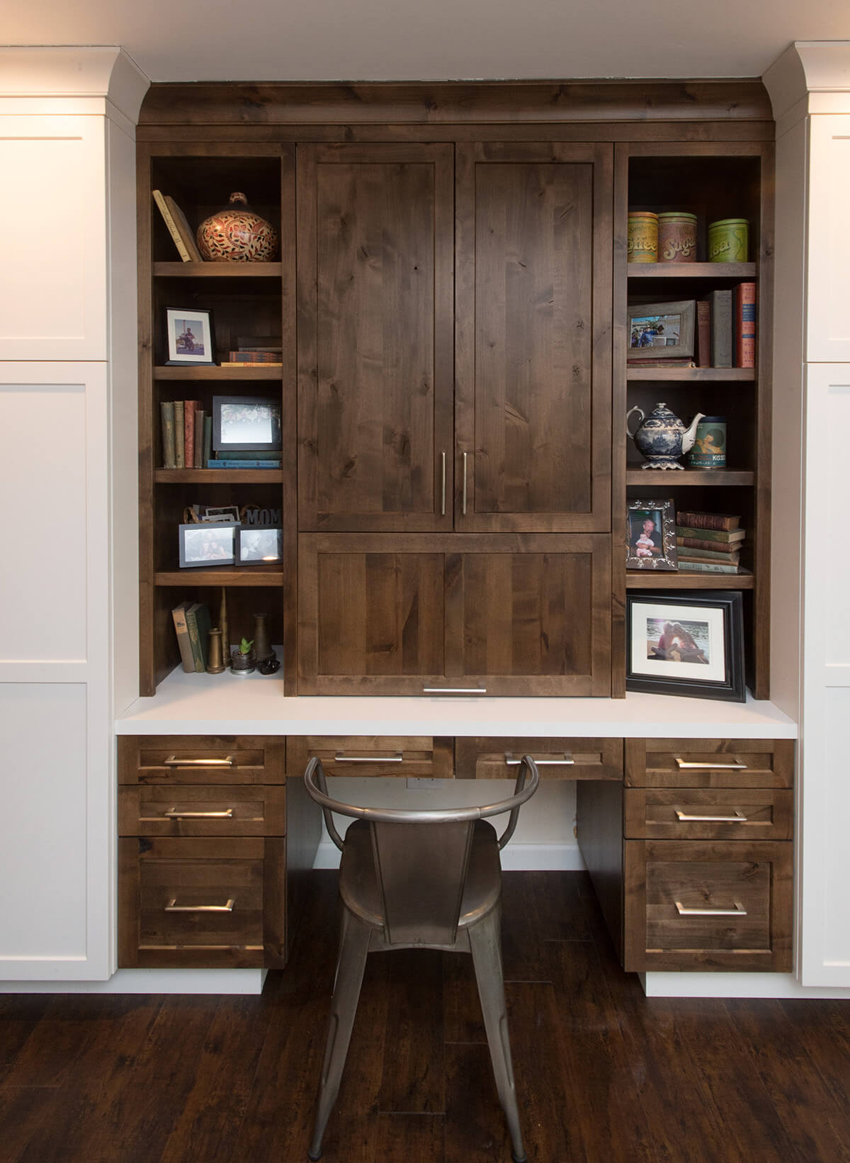 Dura Supreme Cabinetry kitchen and home office desk designed by Erin Havard of Modern Mountain Cabinetry & Co., California. Photography by Chantel Elder of Eleakis & Elder Photography.