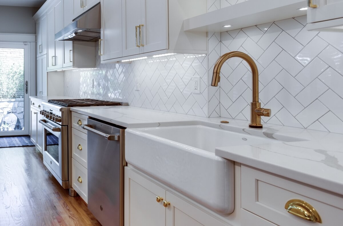 kitchen layout sink and outside door on same wall