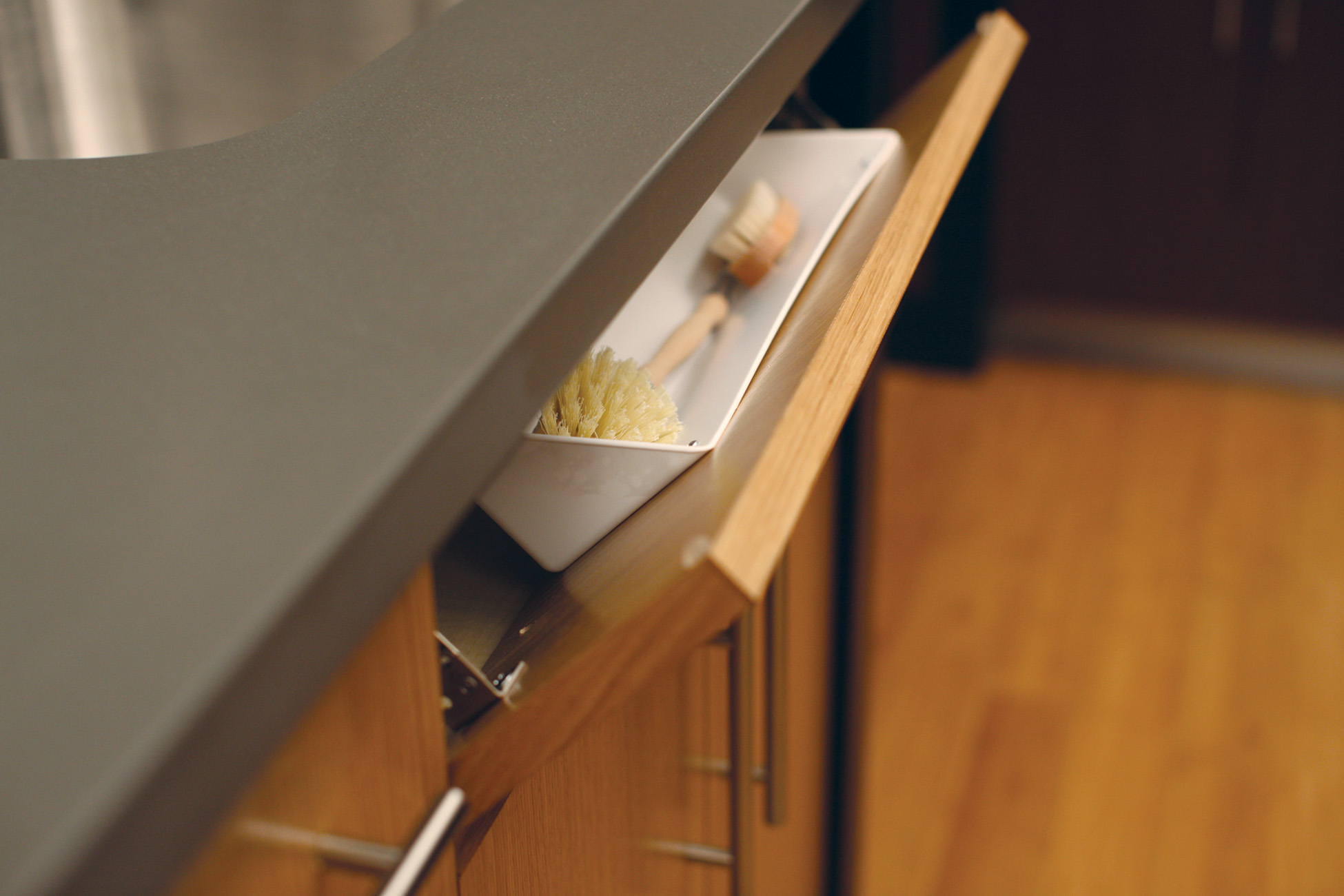 TipDown Sink Tray Dura Supreme