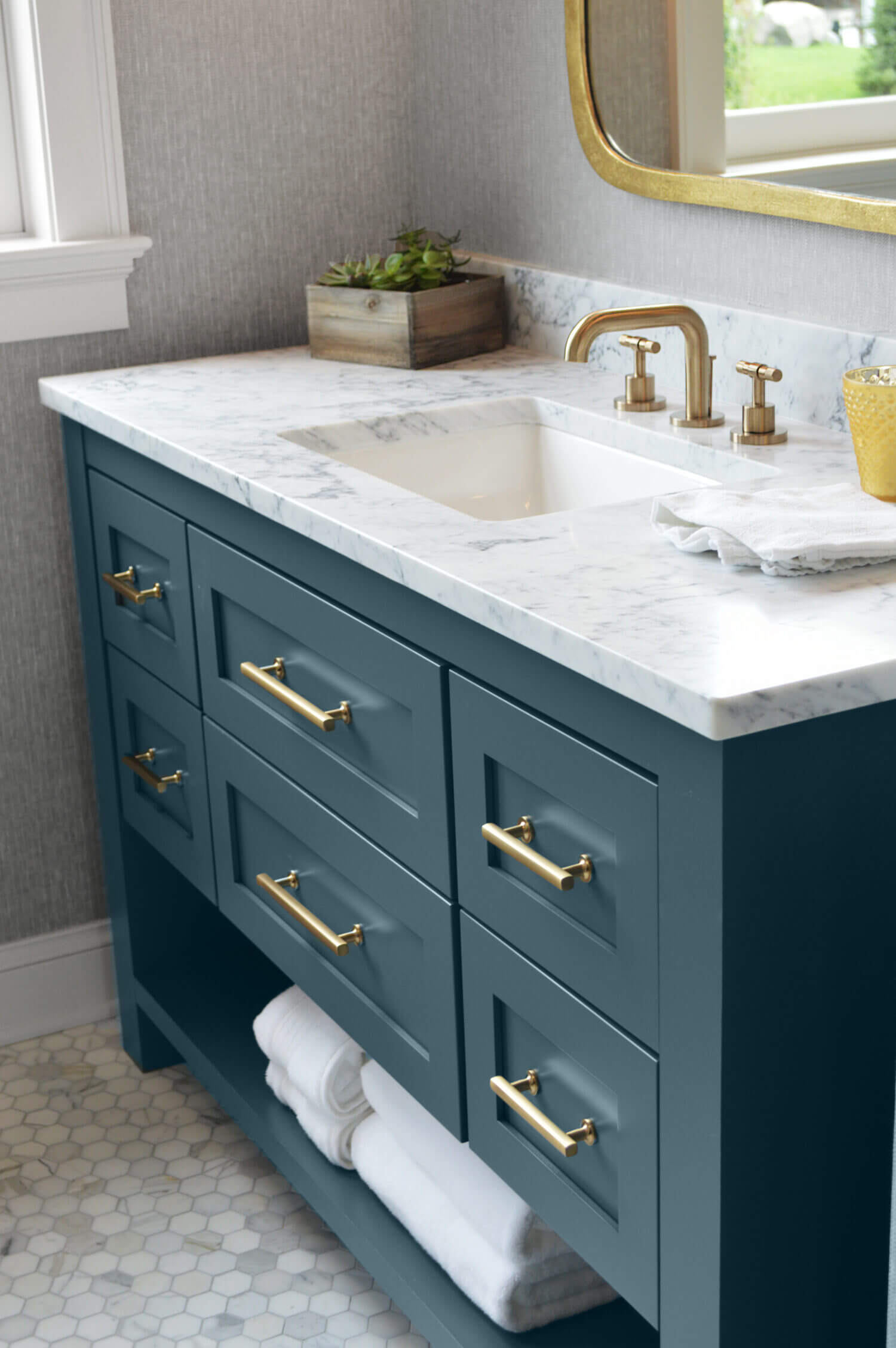 Stillwater Teal Blue Furniture Vanity Dura Supreme Cabinetry   MING01 Santrac Teal Blue Bathroom Vanity Trendy 03 1500x2256 